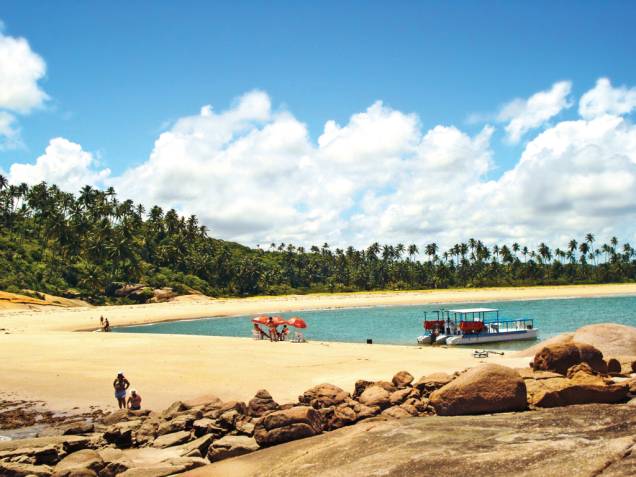 A paisagem ensolarada de <a href="https://viajeaqui.abril.com.br/cidades/br-pe-porto-de-galinhas" rel="Porto de Galinhas"><strong>Porto de Galinhas</strong></a>, <a href="https://viajeaqui.abril.com.br/estados/br-pernambuco" rel="Pernambuco">Pernambuco</a>, uma das cinco praias que concorrem pelo Prêmio O Melhor de Viagem e Turismo 2012/2013 A paisagem ensolarada de <a href="https://viajeaqui.abril.com.br/cidades/br-pe-porto-de-galinhas" rel="Porto de Galinhas"><strong>Porto de Galinhas</strong></a>, <a href="https://viajeaqui.abril.com.br/estados/br-pernambuco" rel="Pernambuco">Pernambuco</a>, uma das cinco praias que concorrem pelo Prêmio O Melhor de Viagem e Turismo 2012/2013