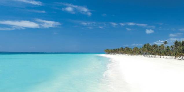 Quilômetros de areia branca, águas transparentes, fileiras de coqueiros e sol o ano inteiro fazem de Punta Cana um destino dos sonhos