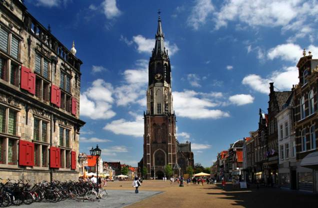 Igreja Nova na Praça do Mercado, em Delft, cidade retratada no filme Moça com Brinco de Pérola Igreja Nova na Praça do Mercado, em Delft, cidade retratada no filme Moça com Brinco de Pérola