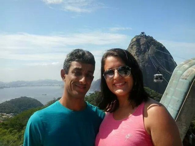 "Eu me chamo Luana Araújo e nessa foto estou com meu marido Elinaldo no pão de açúcar na cidade maravilhosa. Estive lá em abril de 2014 e amei a cidade." "Eu me chamo Luana Araújo e nessa foto estou com meu marido Elinaldo no pão de açúcar na cidade maravilhosa. Estive lá em abril de 2014 e amei a cidade."