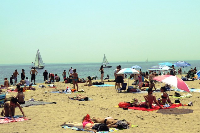 As praias de <a href="https://viajeaqui.abril.com.br/cidades/estados-unidos-nova-york" rel="Nova York" target="_blank">Nova York</a> não têm a beleza das praias brasileiras, mas podem ser uma boa opção para tomar sol e se refrescar durante o verão