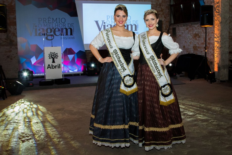 As princesas da Oktobergest de Blumenau (SC) Malu de Oliveira e Daniela Spezia