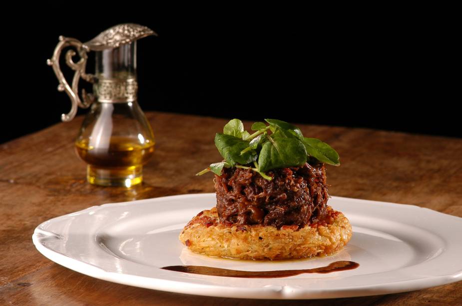 Rabada desfiada com Roesti de Aipim