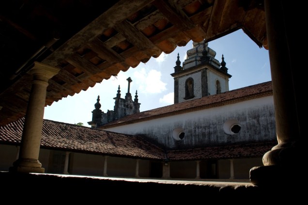 A visita ao Centro Cultural São Francisco, em João Pessoa, pode ser guiada e começa no antigo claustro e segue pela igreja principal, com azulejos portugueses e pisos e móveis do século 18