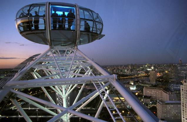 Dentro das cabines da London Eye, famosa roda-gigante de Londres, é possível ter uma visão panorâmica da cidade