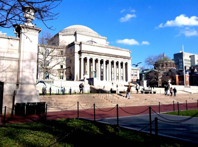 O prédio da biblioteca da Columbia University