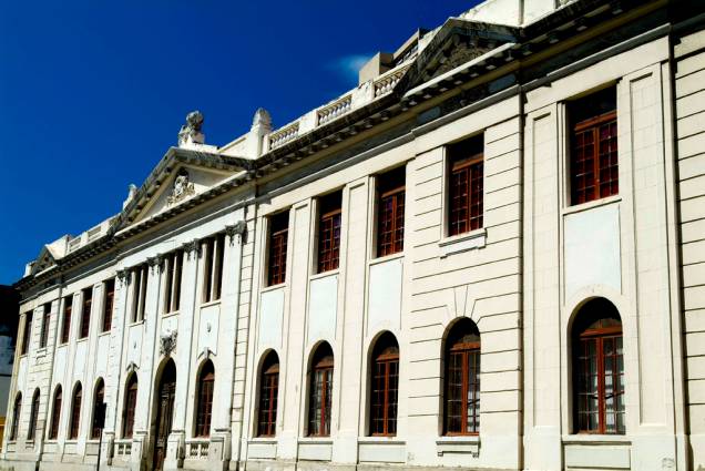 A Escola de Teatro, Dança e Música Fafi funciona em um edifício histórico, inaugurado em 1926