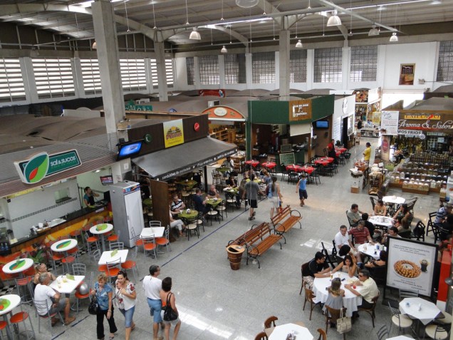O Mercado Central de Ribeirão Preto é uma miniatura do Mercadão paulistano, com bancas de frutas e lanchonete que serve fartos sanduíches de mortadela