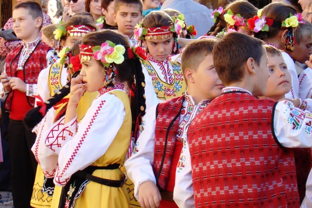 Crianças durante a festa de São Venceslau, patrono da cerveja, em Césky Krunlov, <a href="https://viajeaqui.abril.com.br/paises/republica-tcheca" rel="República Tcheca" target="_blank">República Tcheca</a>