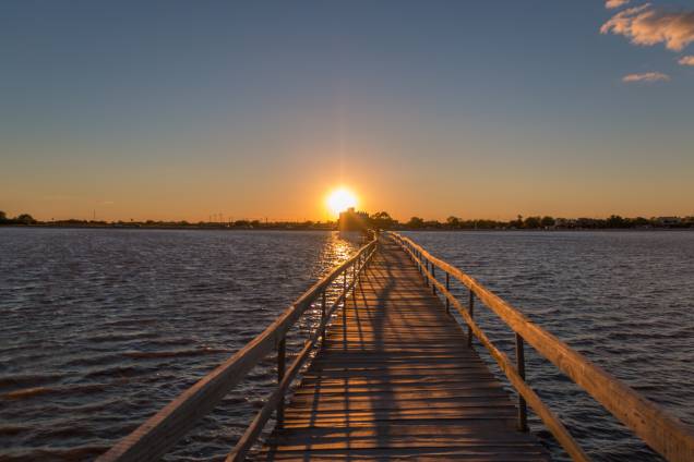 <strong>Praia do Laranjal, <a href="https://viajeaqui.abril.com.br/cidades/br-rs-pelotas" rel="Pelotas" target="_self">Pelotas</a> </strong>Os gaúchos a consideram um ótimo lugar para sentar em um fim de tarde e tomar um mate. Afinal de contas, a paz que emana da região é o ponto forte do local. O trapiche também vale a visita<em><a href="https://www.booking.com/city/br/pelotas-br.pt-br.html?aid=332455&label=viagemabril-praias-do-rio-grande-do-sul" rel="Veja preços de hotéis em Pelotas no Booking.com" target="_blank">Veja preços de hotéis em Pelotas no Booking.com</a></em> <strong>Praia do Laranjal, <a href="https://viajeaqui.abril.com.br/cidades/br-rs-pelotas" rel="Pelotas" target="_self">Pelotas</a> </strong>Os gaúchos a consideram um ótimo lugar para sentar em um fim de tarde e tomar um mate. Afinal de contas, a paz que emana da região é o ponto forte do local. O trapiche também vale a visita<em><a href="https://www.booking.com/city/br/pelotas-br.pt-br.html?aid=332455&label=viagemabril-praias-do-rio-grande-do-sul" rel="Veja preços de hotéis em Pelotas no Booking.com" target="_blank">Veja preços de hotéis em Pelotas no Booking.com</a></em>