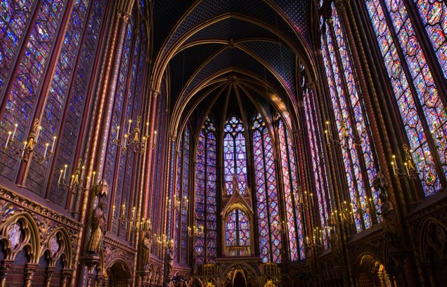 A Saint Chapelle foi construída com o objetivo de armazenar relíquias como a suposta coroa de espinhos de Jesus Cristo A Saint Chapelle foi construída com o objetivo de armazenar relíquias como a suposta coroa de espinhos de Jesus Cristo