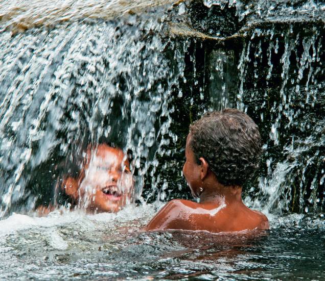 “Linda a <strong>Cachoeira Salto Grande</strong>, na trilha para Torres del Paine, no Chile!” — <strong>Danielly e Saulo Cavalcanti</strong>, Olinda, PE “Linda a <strong>Cachoeira Salto Grande</strong>, na trilha para Torres del Paine, no Chile!” — <strong>Danielly e Saulo Cavalcanti</strong>, Olinda, PE