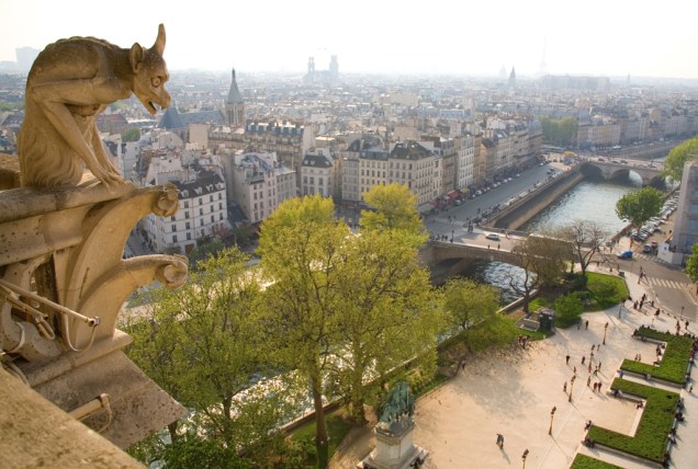 Uma da famosas gárgulas da Catedral de Notre Dame