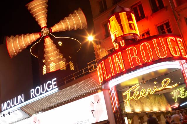Moulin Rouge, onde noites féericas deram lugar a shows para turistas