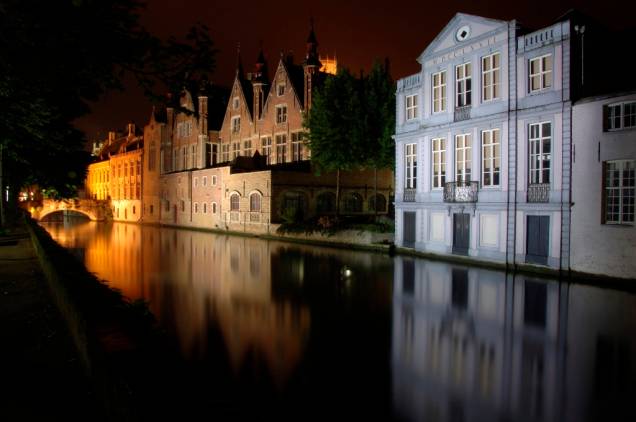 <strong>Bruges, Bélgica</strong> Difícil escolher uma só cidade da <a href="https://viajeaqui.abril.com.br/paises/belgica" rel="Bélgica ">Bélgica </a>que represente bem o mundo da cerveja. Neste país há mais de 150 marcas, abrangindo rótulos comerciais disponíveis em todo o mundo e exclusivas garrafas produzidas por monges trapistas. Os nomes são todos conhecidos: Palm, Hoergaarden, Gouden Carolus, Stella Artois, De Koninck, Deus, Duvel, Chimay, Delirium Tremens, Leffe, Westvetleren. A lista não termina nunca. <a href="https://viajeaqui.abril.com.br/cidades/belgica-bruges" rel="Bruges">Bruges</a>, em Flandres, não possui tantas fábricas (a melhor, com certeza, é a De Haalve Man), mas a quantidade de bares especializados na bebida é de enlouquecer qualquer um. De acompanhamento, um bom queijo. Trapista, é claro <strong>Bruges, Bélgica</strong> Difícil escolher uma só cidade da <a href="https://viajeaqui.abril.com.br/paises/belgica" rel="Bélgica ">Bélgica </a>que represente bem o mundo da cerveja. Neste país há mais de 150 marcas, abrangindo rótulos comerciais disponíveis em todo o mundo e exclusivas garrafas produzidas por monges trapistas. Os nomes são todos conhecidos: Palm, Hoergaarden, Gouden Carolus, Stella Artois, De Koninck, Deus, Duvel, Chimay, Delirium Tremens, Leffe, Westvetleren. A lista não termina nunca. <a href="https://viajeaqui.abril.com.br/cidades/belgica-bruges" rel="Bruges">Bruges</a>, em Flandres, não possui tantas fábricas (a melhor, com certeza, é a De Haalve Man), mas a quantidade de bares especializados na bebida é de enlouquecer qualquer um. De acompanhamento, um bom queijo. Trapista, é claro