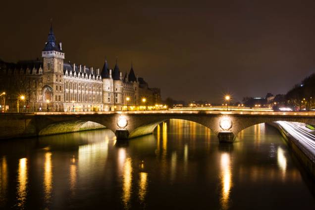 Pont Neuf, a mais antiga de Paris, já inspirou um quadro de Monet com o mesmo nome