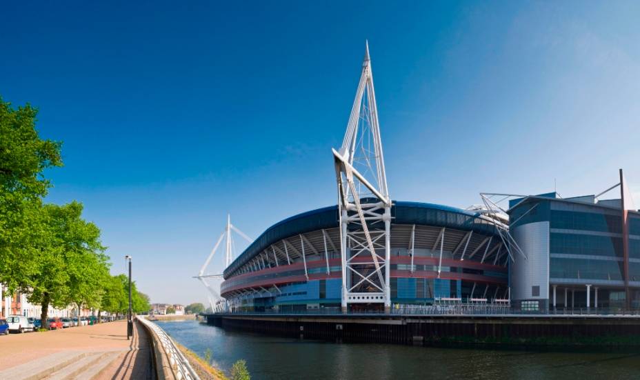 O moderno Millenium Stadium não só abriga grandes eventos e shows, mas também partidas das seleções nacionais de Gales de rúgby e futebol O moderno Millenium Stadium não só abriga grandes eventos e shows, mas também partidas das seleções nacionais de Gales de rúgby e futebol