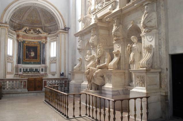 Moisés de Michelangelo no interior da Igreja de San Pietro in Vincoli