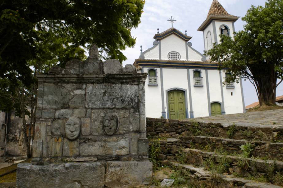 A profusão de santos negros da Igreja Nossa Senhora do Rosário reforça a origem étnica dos escravos, que construíram boa parte do local