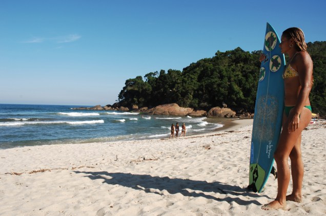 Como faz parte do circuito internacional de surfe, Itamambuca recebe competições e muita gente jovem em seus 4km de areia