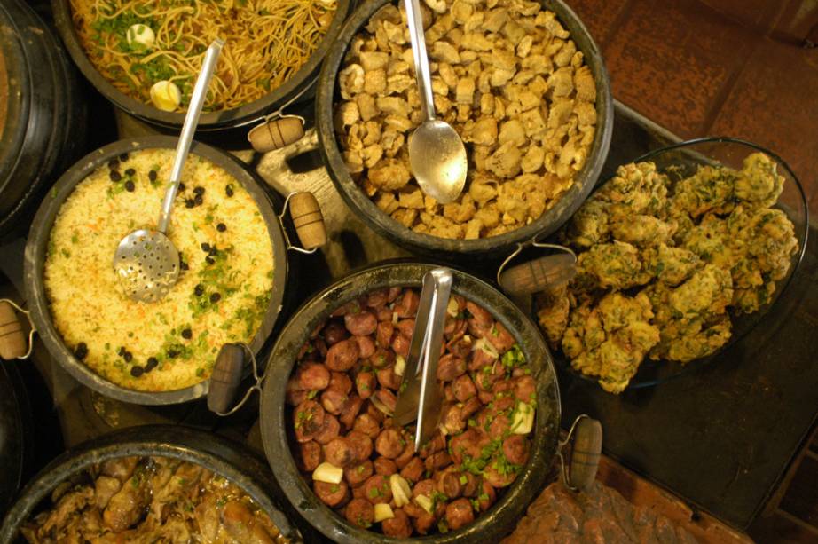 Uma das melhores maneiras de apreciar a comida mineira é entrando em um dos restaurantes tradicionais da cidade Uma das melhores maneiras de apreciar a comida mineira é entrando em um dos restaurantes tradicionais da cidade