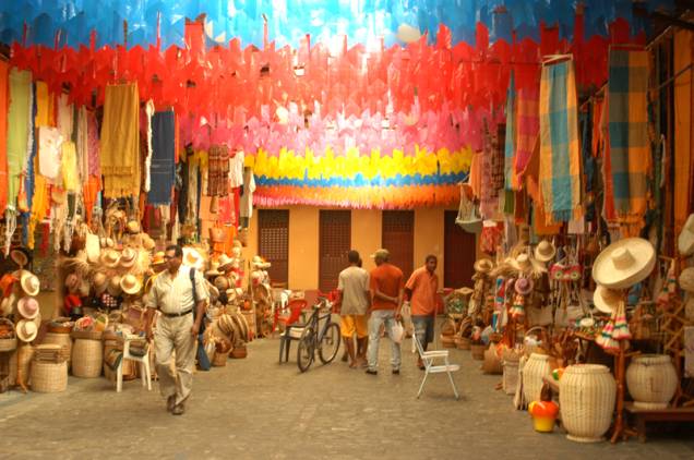 No Mercado Municipal Antônio Franco, em Aracaju, capital de Sergipe, encontram-se peças de artesanato mais populares, entre bordados, cerâmicas, redes, rendas e objetos de palha
