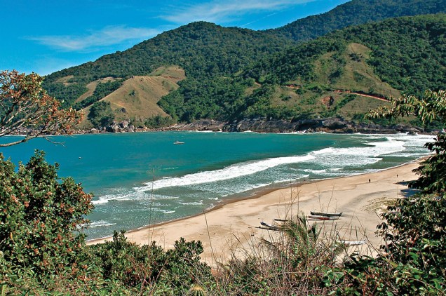 O acesso à <strong>Praia do Bonete</strong> é feito por barco ou por trilha de 4 horas. Apesar das dificuldades, o cenário compensa