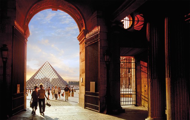 O Louvre e sua pirâmide