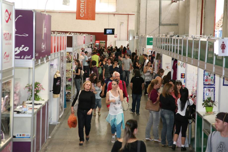 Nem só de belas apresentações vive o <strong>Festival de Dança de Joinville</strong>. Na <strong>Feira da Sapatilha</strong>, os visitantes e bailarinos encontram acessórios de dança com preço mais em conta e também roupas e lembrancinhas