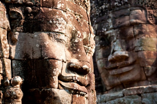 Devido às suas origens hindus, Angkor Wat possui um estilo artístico único, completamente diferente do estilo em voga do budismo teravada. Esse foi o ápice da arquitetura do império khmer