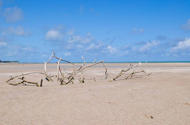 Na maré baixa, a praia ganha uma extensa faixa de areia Na maré baixa, a praia ganha uma extensa faixa de areia