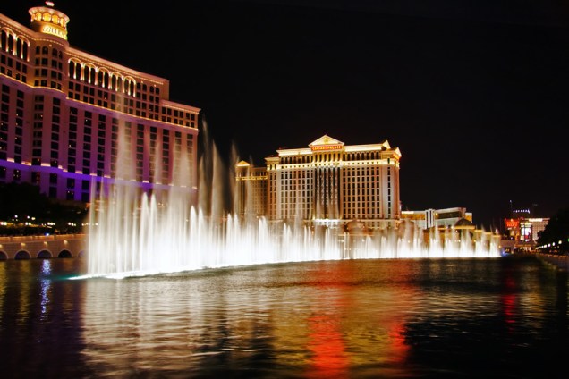 O Bellagio é um dos hotéis mais tradicionais e luxuosos de Las Vegas. Sua localização privilegiada é um dos grandes atrativos dos turistas, que ficam embasbacados com a dança da Fonte Luminosa