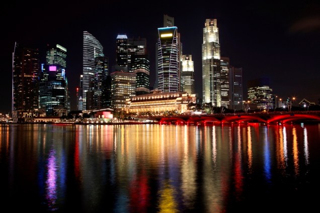 Skyline de Cingapura, a ilha-nação que se tornou um tigre asiático, com sua economia baseada em instituições financeiras, comércio e tecnologia