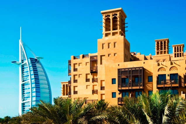 Dois clássicos da hotelaria local: o moderníssimo Burj al Arab e o clássico Al Aqsr