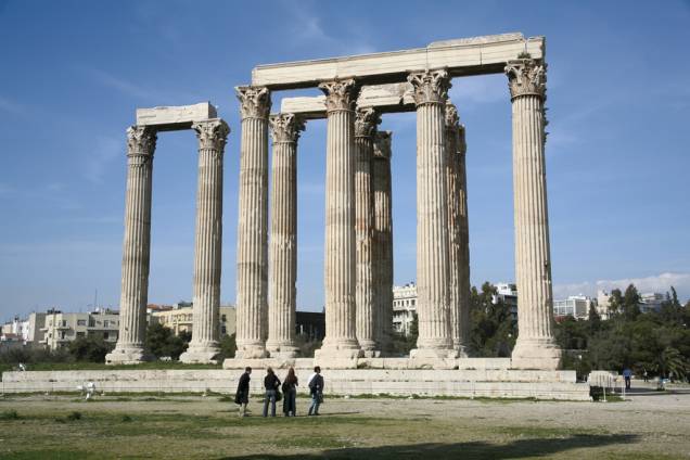 A construção do templo de Zeus começou no século VI a.C, mas só foi finalizada sete séculos depois pelo imperador romano Adriano