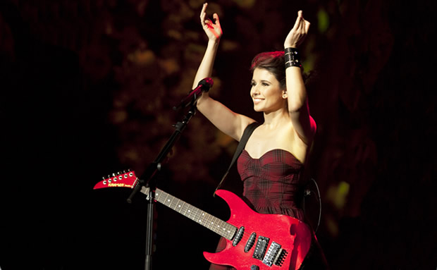 Paula Fernandes é atração do Festival de Verão Salvador 2012 no sábado, 28 de Janeiro, no Palco Principal Paula Fernandes é atração do Festival de Verão Salvador 2012 no sábado, 28 de Janeiro, no Palco Principal