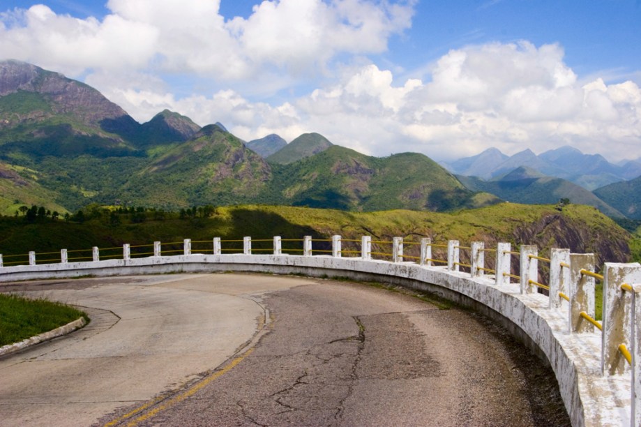 Trecho da rodovia que liga Petrópolis (RJ) a Teresópolis (RJ), no Parque Nacional da Serra dos Órgãos