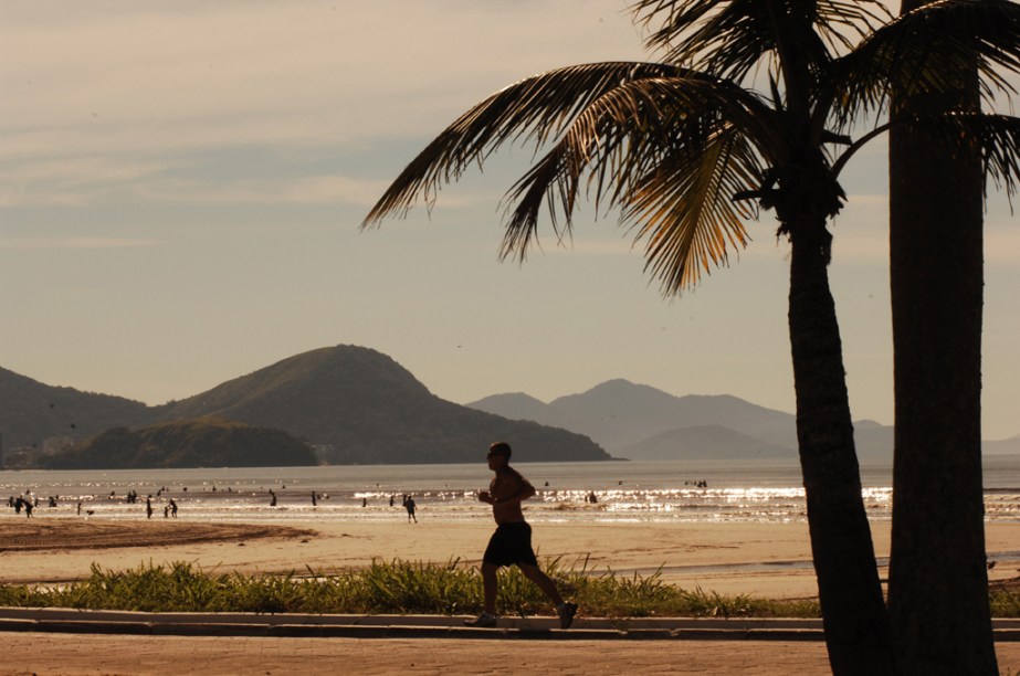 A parte norte da orla é mais tranquila e tem os hotéis com as melhores áreas de lazer