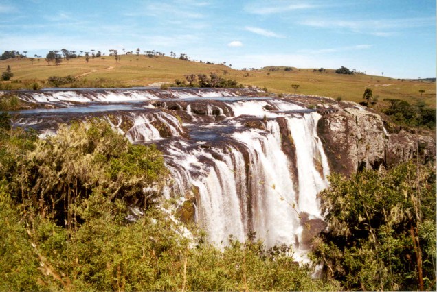 A Cachoeira dos Venâncios é uma sequencia de cinco quedas no Rio Camisas