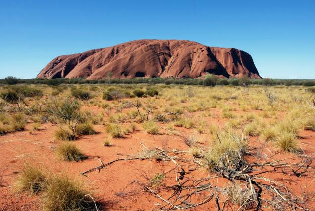 ´Também conhecida como Ayers Rock, a superfície da montanha Uluro, na Austrália, muda de cor conforme a inclinação dos raios solares ou com as diferentes estações do ano. Com altura de 348 metros, a maior parte do enorme rochedo está debaixo do solo