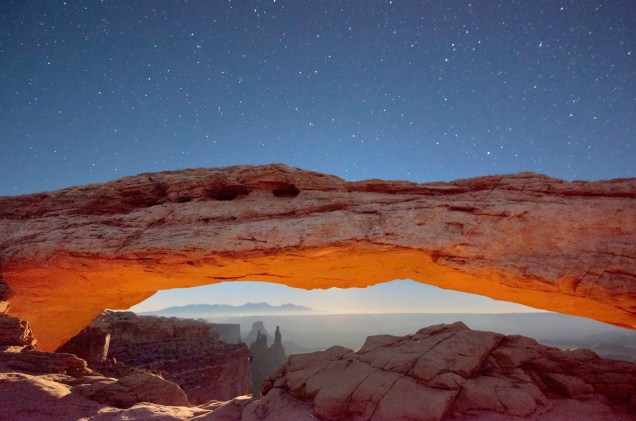 Um dos parques mais bonitos do sudoeste dos Estados Unidos, o Arches National Park, no deserto de Utah, é famoso por preservar mais de 2000 arcos de arenito naturais