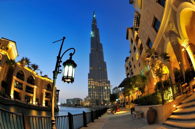 <strong>Burj Khalifa, Dubai, Emirados Árabes Unidos</strong>            O edifício mais alto do mundo é apenas uma das muitas construções extravagantes de Dubai. Seus 829,8 metros de altura foram desenhados pela companhia Skidmore, Owen e Merrill