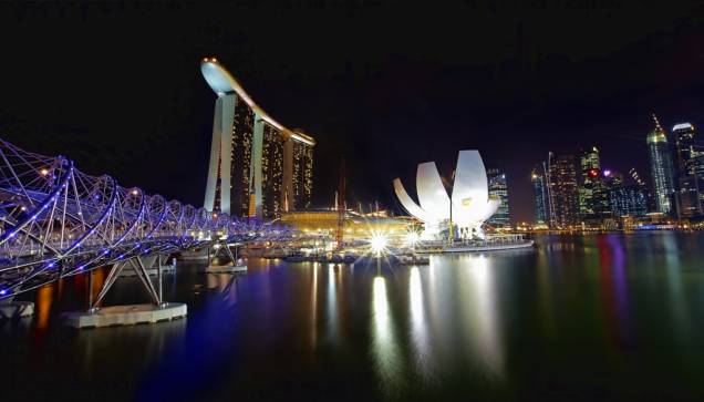 O Marina Bay Sands é o mais novo cartão-postal de Cingapura, com seu complexo de hotéis, shoppings, teatro e cassino. O edifício em formato de flor de lótus é o ArtScience Museum