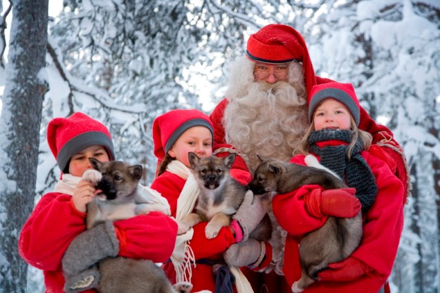 A cidade de Rovaniemi fica na Lapônia, a 830 quilômetros de Helsinque, a capital finlandesa. Por lá é possível não só visitar a vila de Santa Claus (o nosso Papai Noel), mas também fazer excursões de snownbile (uma espécie de jet-ski para neve), trenós puxados por renas ou cães e se hospedar em hotéis de gelo