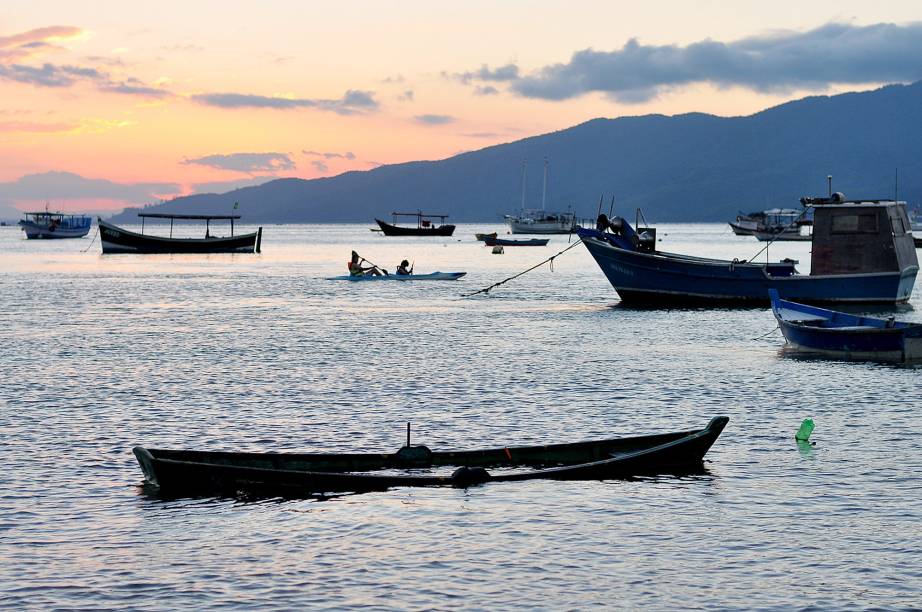 Fim de tarde no Canto Grande, praia que fica na continuação de Morrinhos e Mariscal