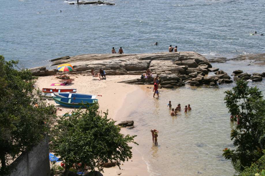 Pequena e quase deserta, a Praia da Lagoinha tem mar calminho, bom para as crianças