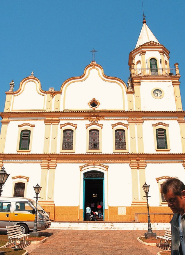 Fachada da Igreja Matriz de SantAna na Praça 14 de Novembro, no centro histórico de Santana de Parnaíba