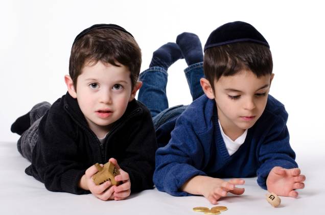 O dreidel é um jogo de pião jogado no feriado do Hannukah O dreidel é um jogo de pião jogado no feriado do Hannukah