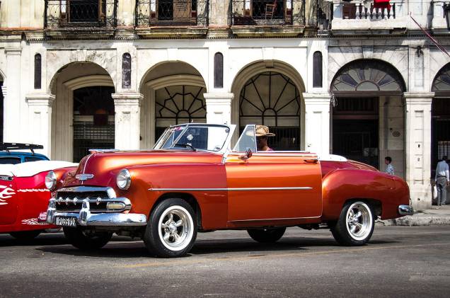 Havana é charmosa com seus carros antigos (alguns muito bem conservados)