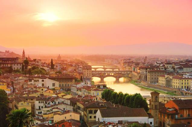 <a href="http://viajeaqui.abril.com.br/cidades/italia-florenca-firenze" rel="Florença">Florença</a>, na Itália, ao pôr do sol